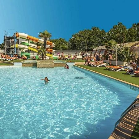 Camping 4 Etoiles - Parc Aquatique - Eei0Fi Saint-Georges-d’Oléron Kültér fotó