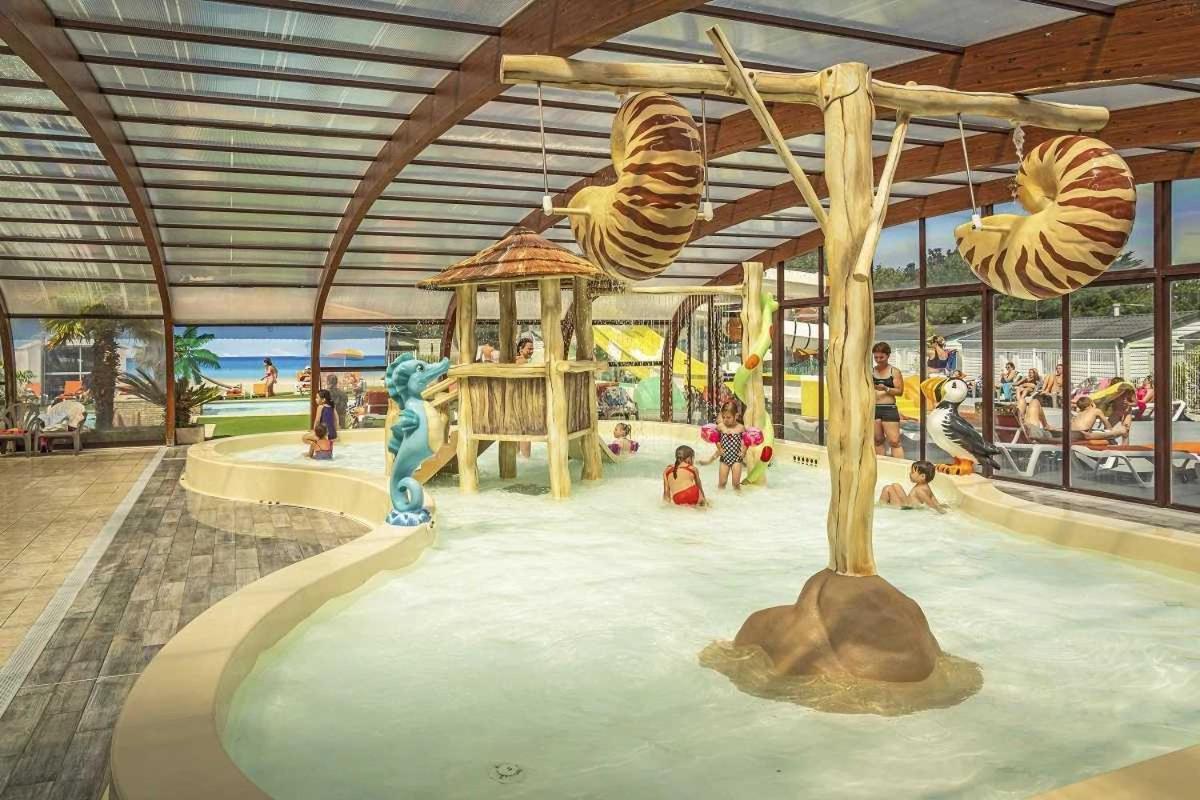 Camping 4 Etoiles - Parc Aquatique - Eei0Fi Saint-Georges-d’Oléron Kültér fotó