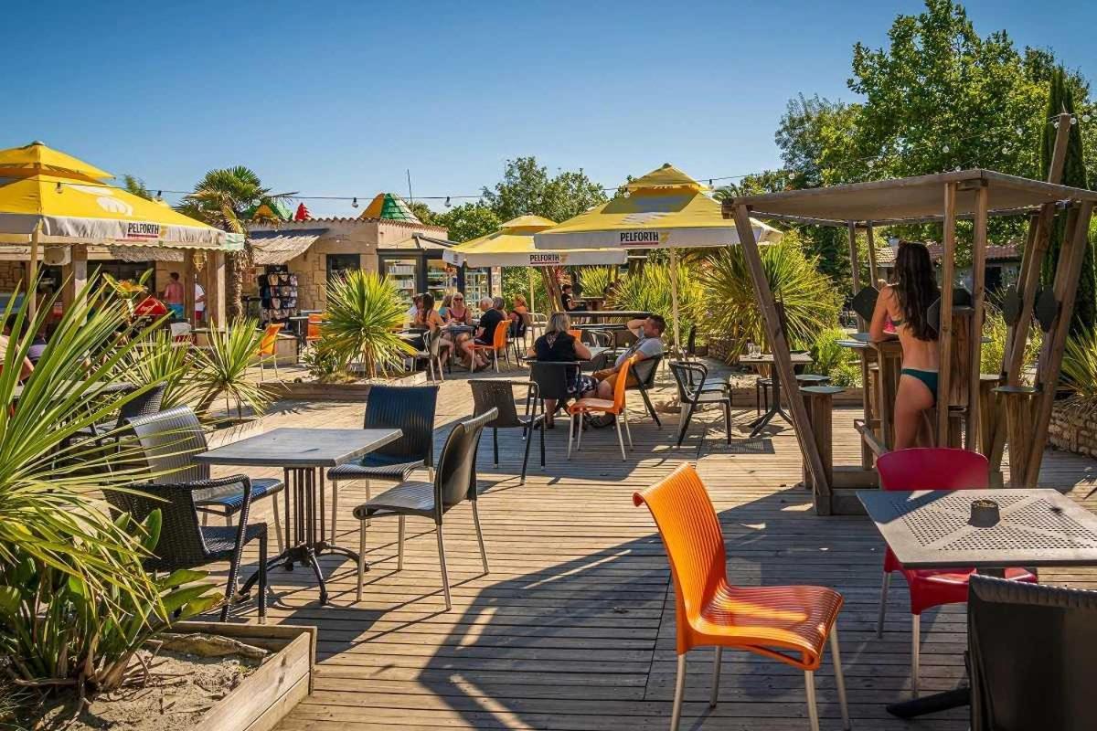Camping 4 Etoiles - Parc Aquatique - Eei0Fi Saint-Georges-d’Oléron Kültér fotó