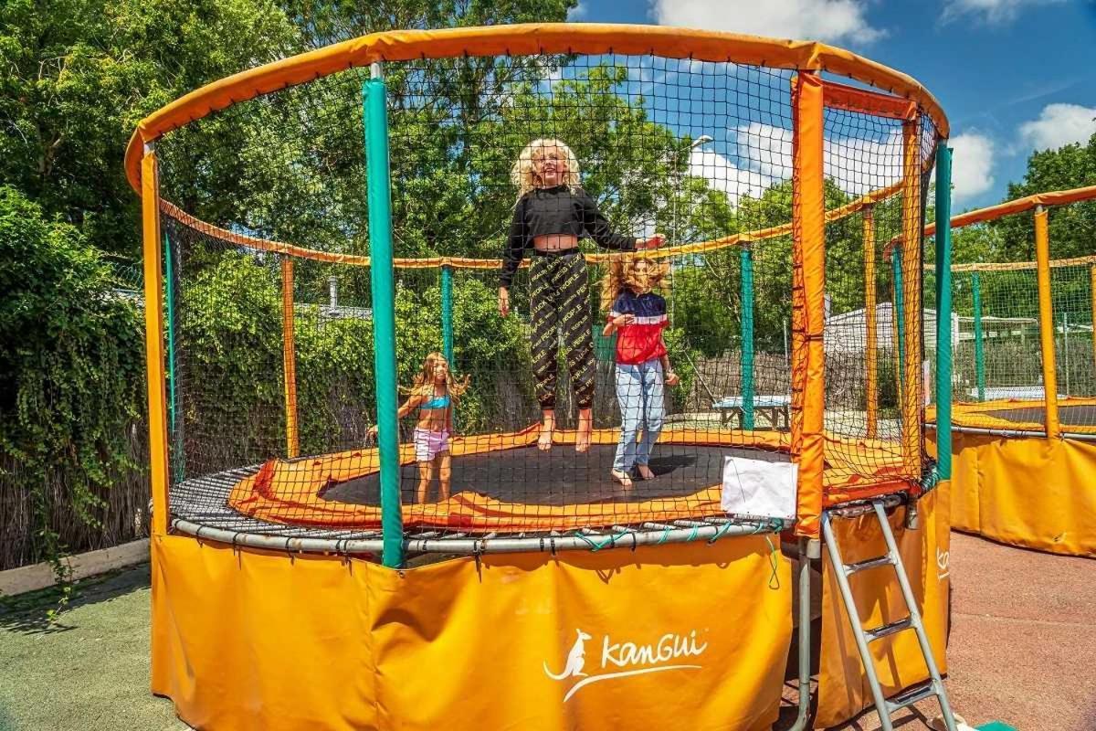Camping 4 Etoiles - Parc Aquatique - Eei0Fi Saint-Georges-d’Oléron Kültér fotó