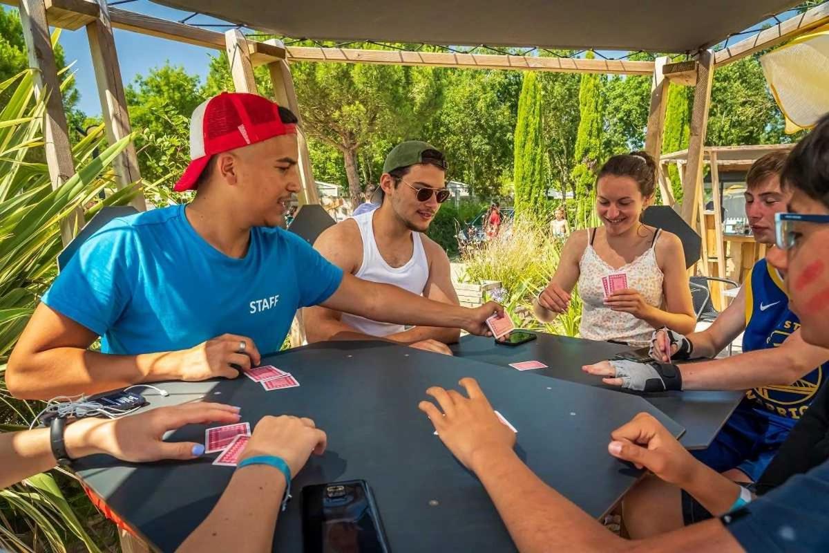 Camping 4 Etoiles - Parc Aquatique - Eei0Fi Saint-Georges-d’Oléron Kültér fotó