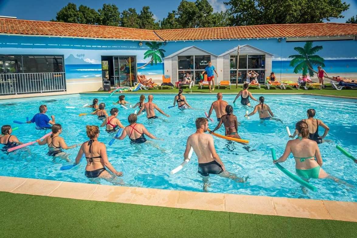 Camping 4 Etoiles - Parc Aquatique - Eei0Fi Saint-Georges-d’Oléron Kültér fotó