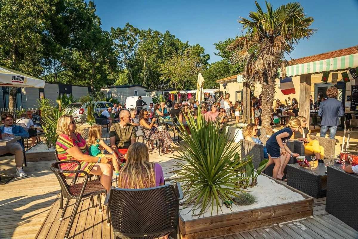Camping 4 Etoiles - Parc Aquatique - Eei0Fi Saint-Georges-d’Oléron Kültér fotó